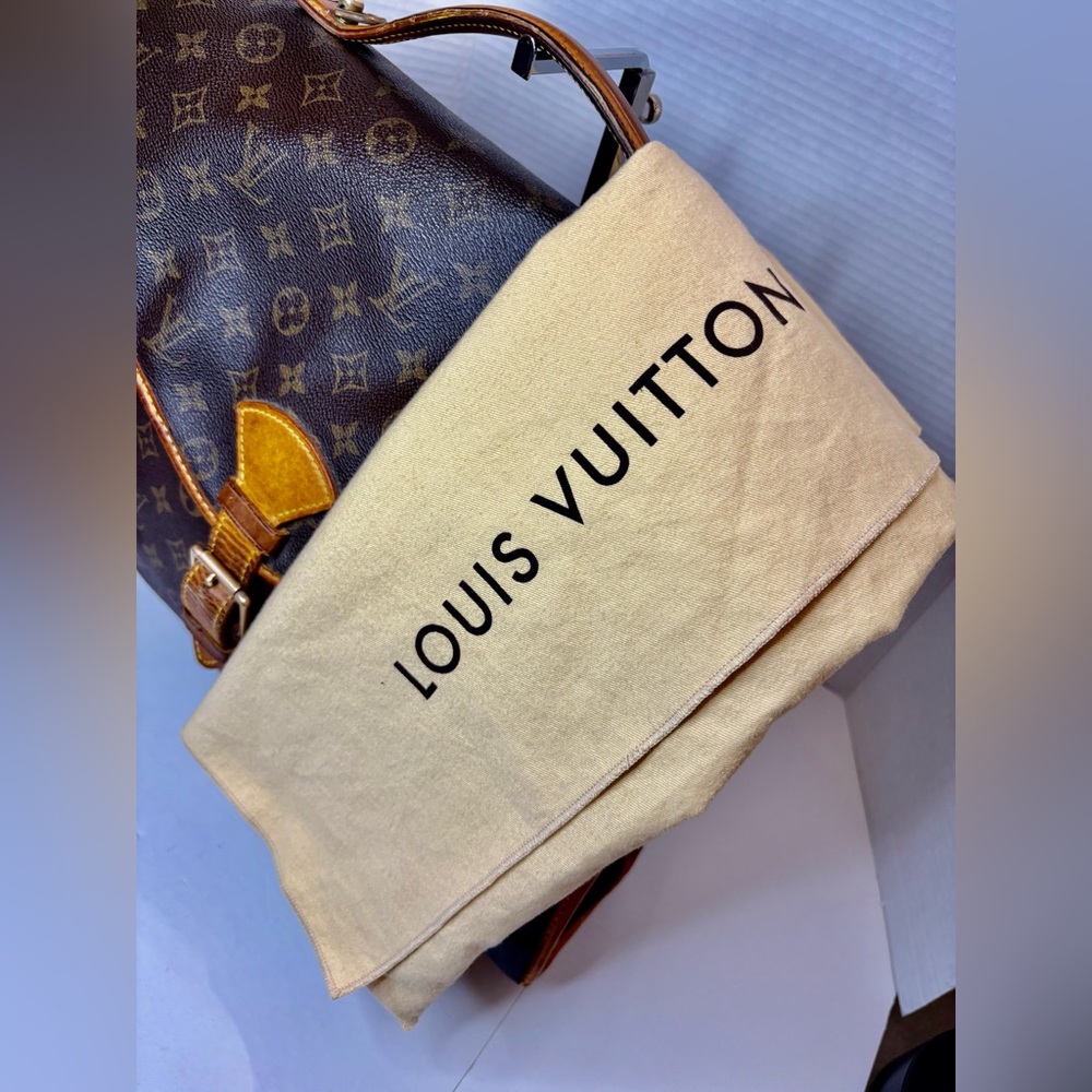 LOUIS VUITTON Vintage Monogram MM Beverly Messenger Bag W/ Dustbag - Picture 12 of 16